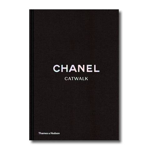 livre defile chanel|Chanel Catwalk: The Complete Collections .